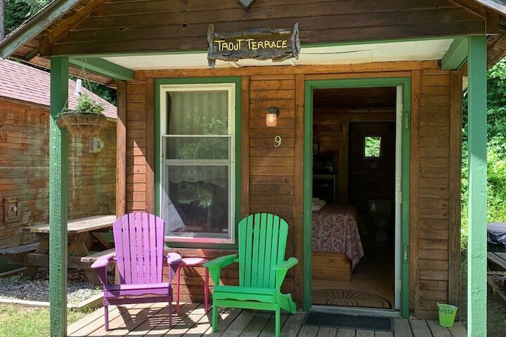 Pine Crest Motel & Cabins