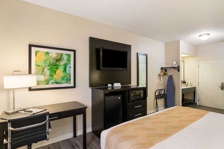 Room 33 of 48