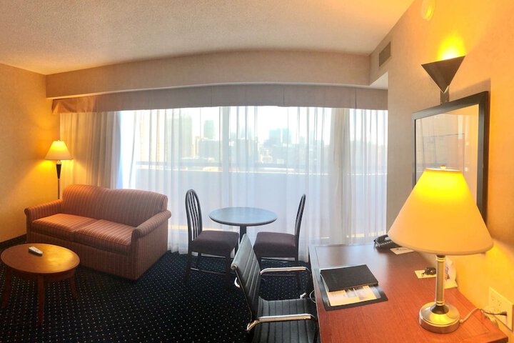 Room 32 of 74