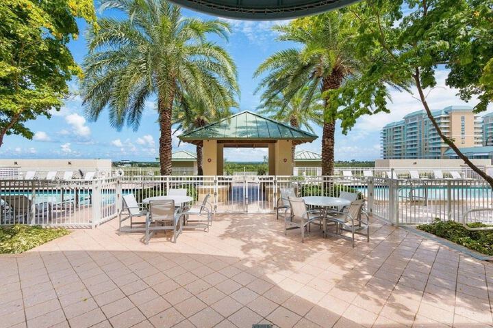 Casa Costa 308s Studio Pools, Jacuzzi, Beach, Shops & Dog Friendly