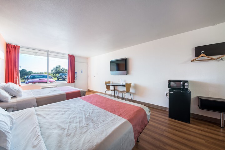 Room 18 of 33