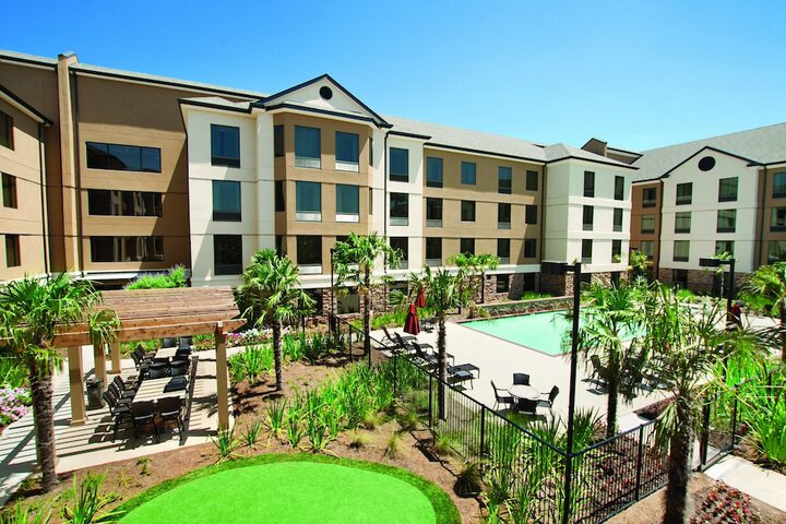 Hotel Exterior 37 of 41