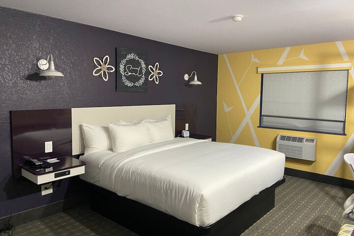 Room 27 of 38
