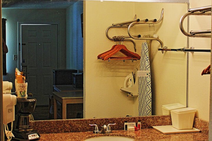 Room 16 of 32