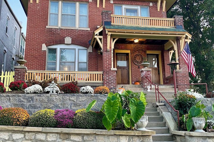 Vineyard Mansion & Carriage House Bed & Breakfast