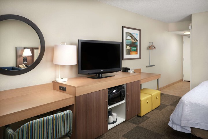 Room 16 of 40