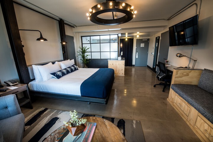 Room 43 of 84
