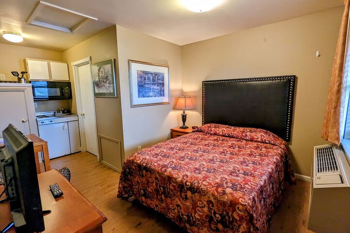 Room 33 of 43