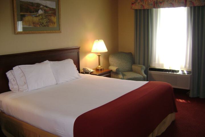 Holiday Inn Express Irwin (PA TPK Exit 67) by IHG