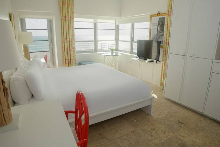 Room 52 of 75