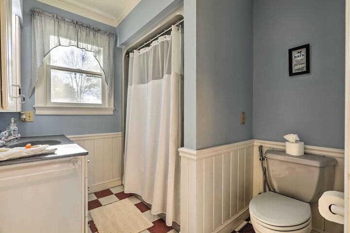 7 Mi to Downtown Providence: Quiet Apt in Seekonk