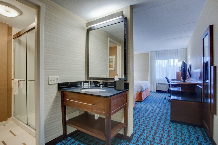 Room 28 of 33