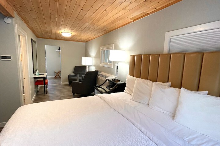 Tides Inn & Suites