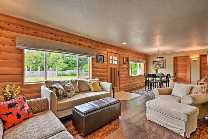 Gold Beach Apartment w / Activities - 2 Mi to Ocean