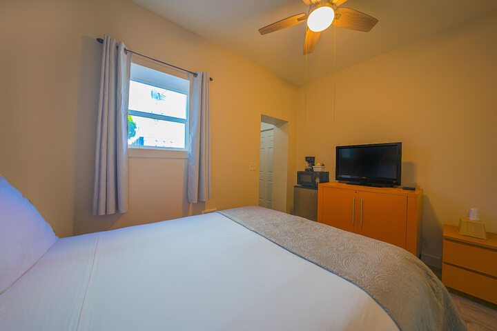 Room 32 of 60