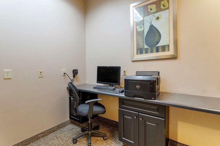 Business Center 33 of 37