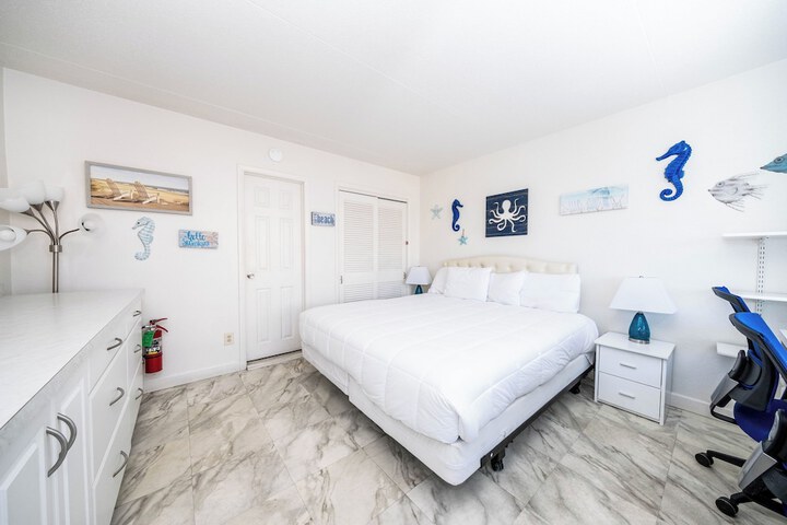 Room 9 of 20
