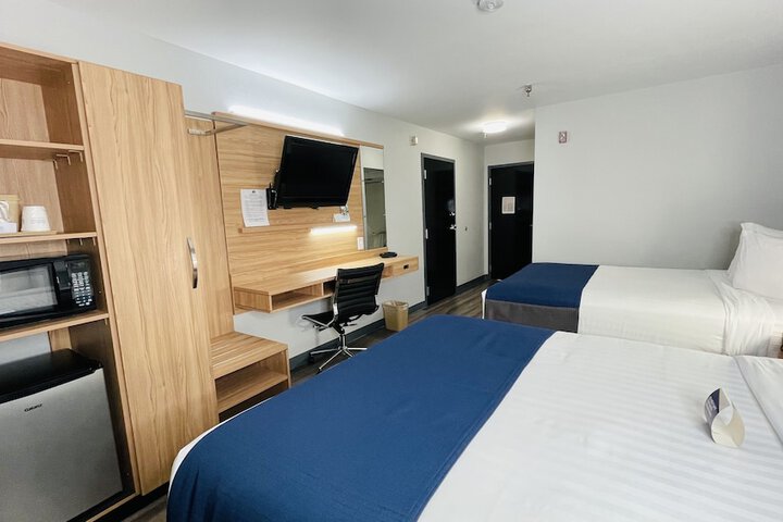 Room 10 of 24