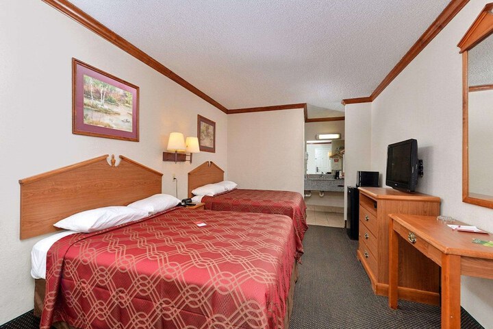 Room 6 of 14