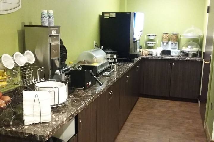 Breakfast/Coffee Service 64 of 72