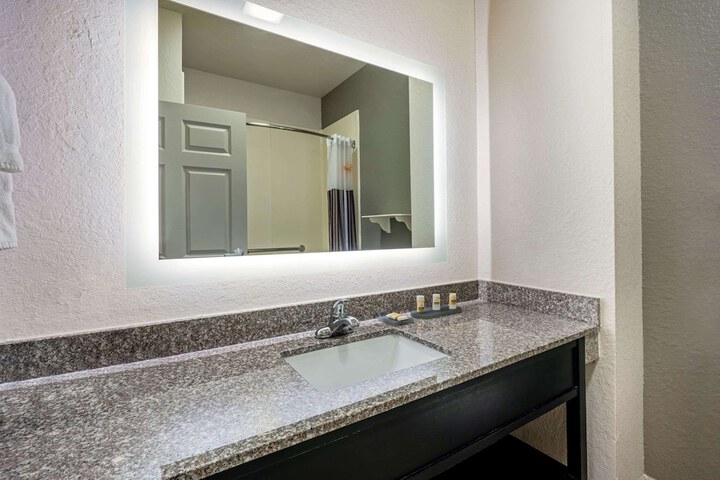 La Quinta Inn & Suites by Wyndham Conroe