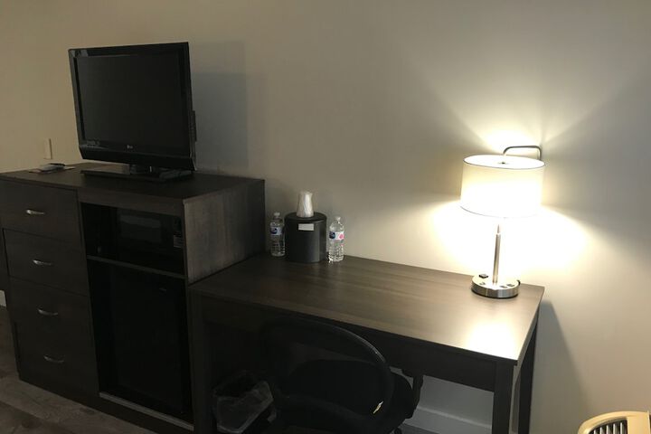 Room 32 of 68
