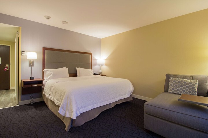 Room 28 of 35