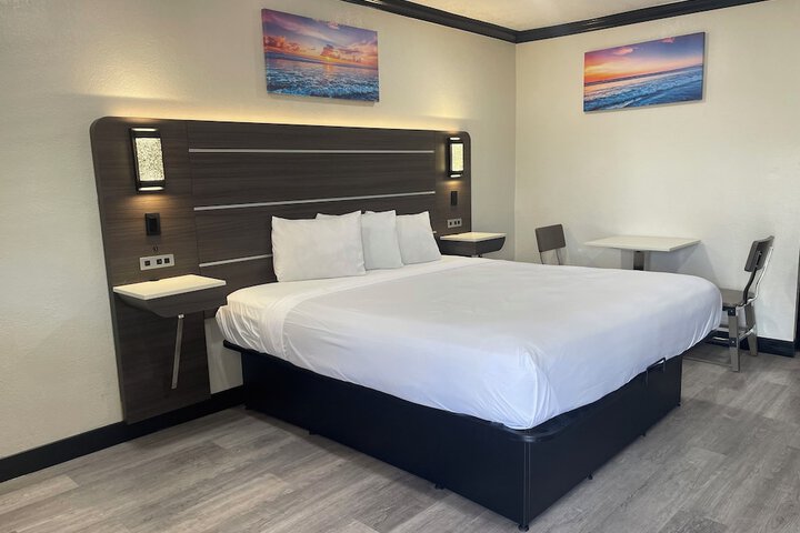 Room 11 of 13