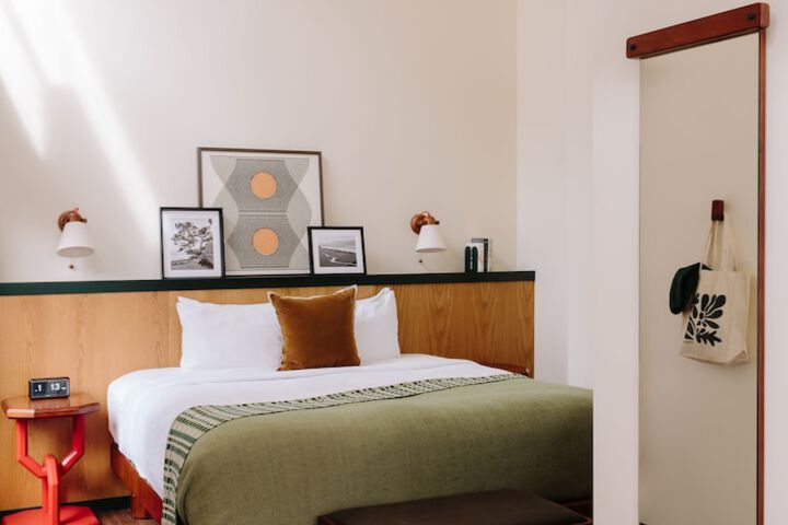 Room 30 of 64