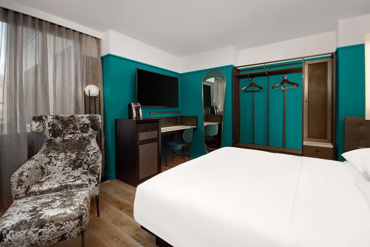 Room 28 of 50