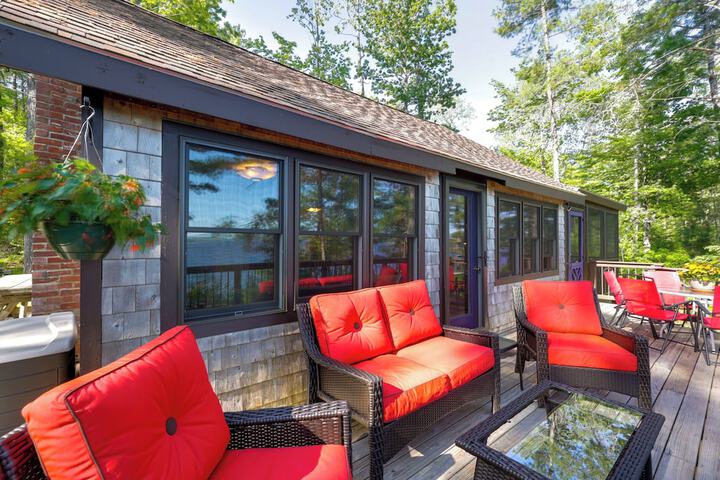Waterfront Maine Vacation Rental w / Private Dock
