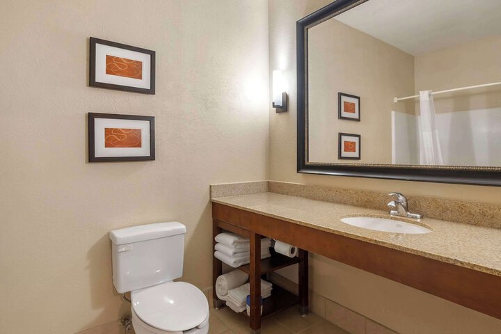Room 32 of 48