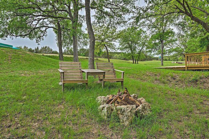 Chic Family-friendly Home With Outdoor Oasis!