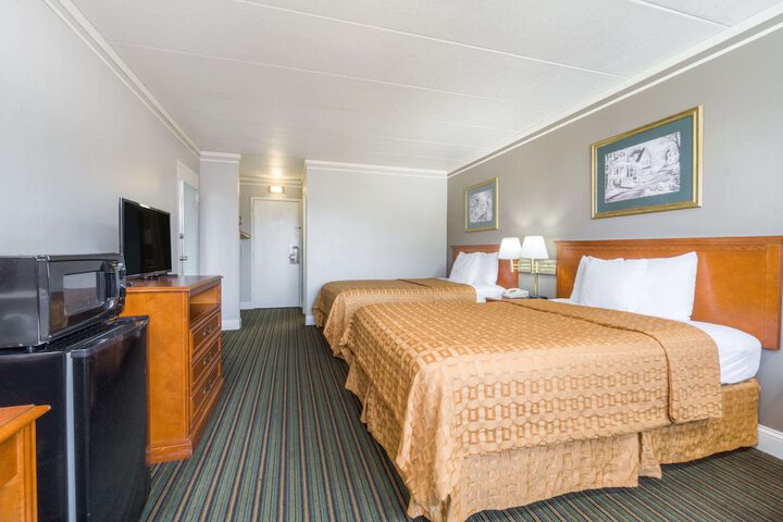 Room 11 of 27