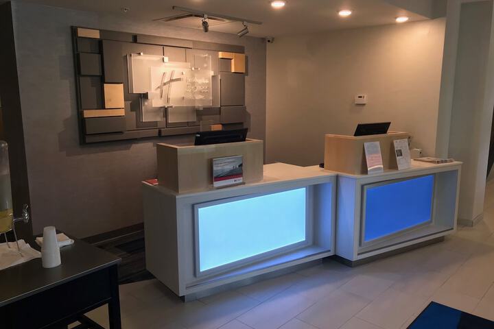 Holiday Inn Express Hotel & Suites Rochester - Victor by IHG