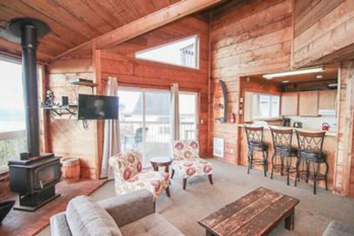 A Beachfront Fantasea 3 Br home by RedAwning