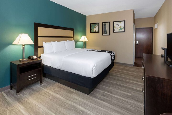 Room 5 of 32