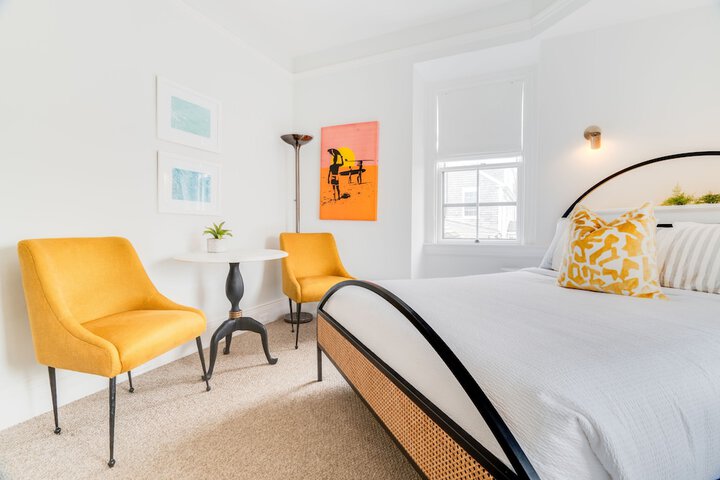 Room 11 of 34