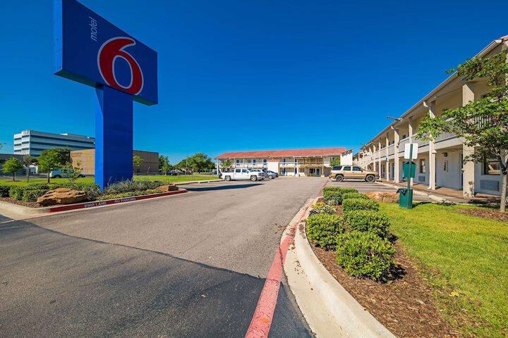 Motel 6 Dallas TX - Farmers Branch
