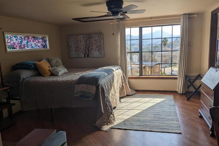 Rustic Rooms Barn Loft (Upstairs Studio Apartment) Near Kings Canyon & Sequoia National Parks