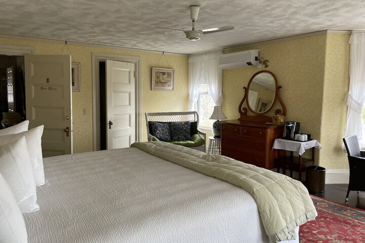 Moseley Cottage Inn & Town Motel