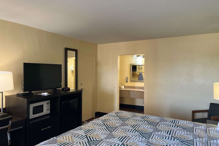 Room 30 of 33