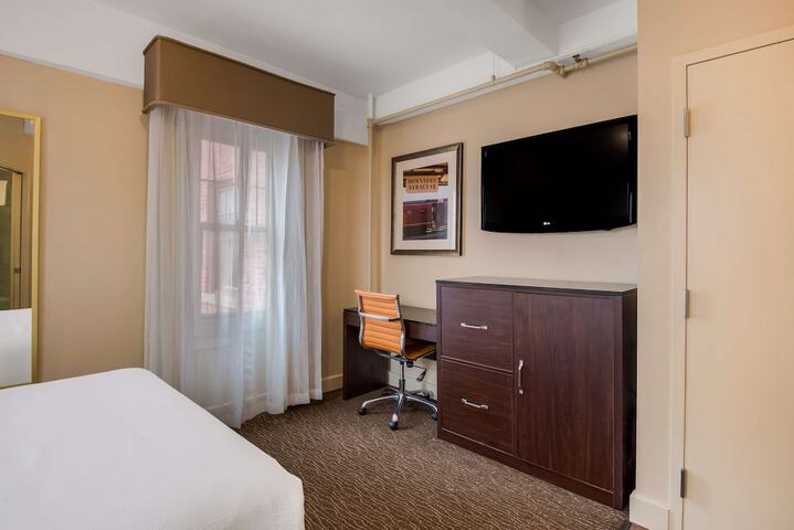 Room 15 of 33