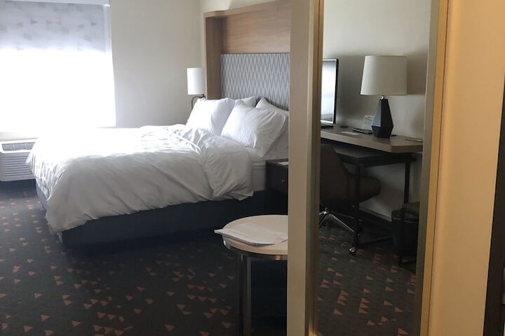 Holiday Inn Hotels and Suites Mount Pleasant by IHG