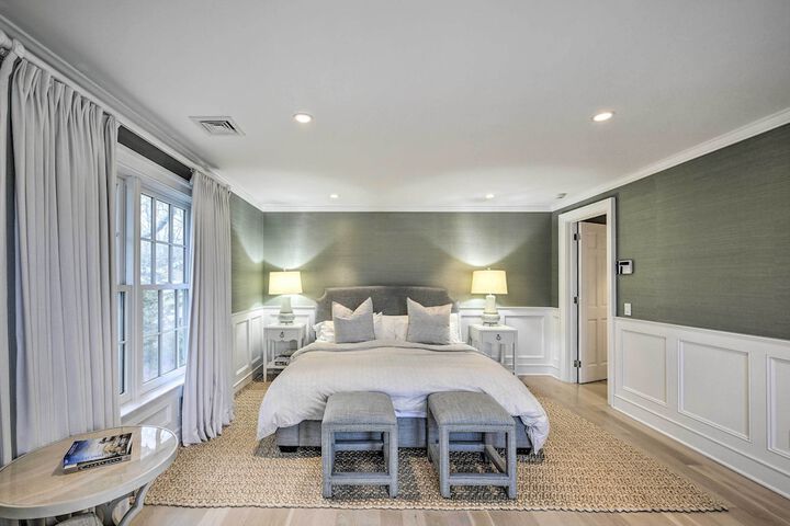 Shelter Island Retreat w / Outdoor Pool!
