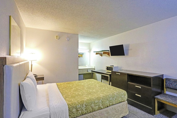 Brookville Inn by OYO Near Dayton International Airport