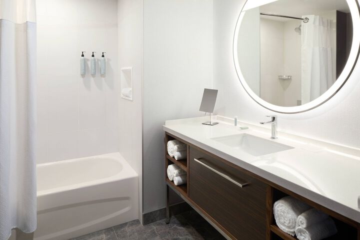 Courtyard by Marriott Montreal Laval
