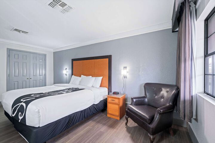 Room 123 of 142
