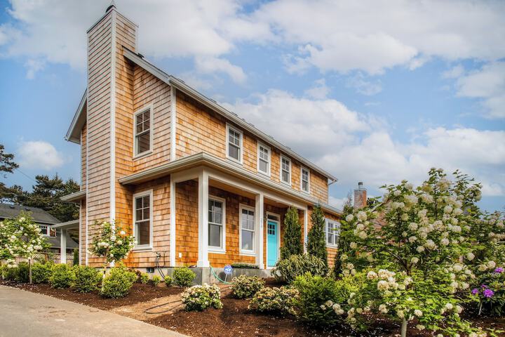 Modern Gearhart Getaway Walk to Beach & Downtown!