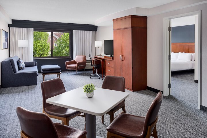 Courtyard by Marriott Manchester - Boston Regional Airport